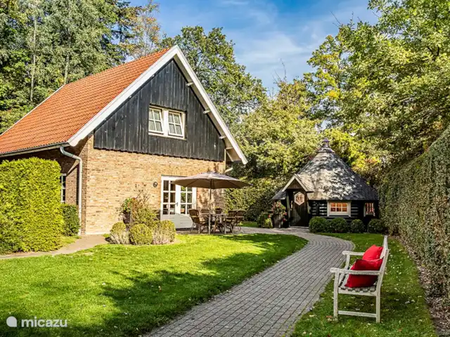 Arcoíris que incluye kota finlandesa en Países Bajos, Overijssel, Losser - casa vacacional Casa de vacaciones ubicada en una finca