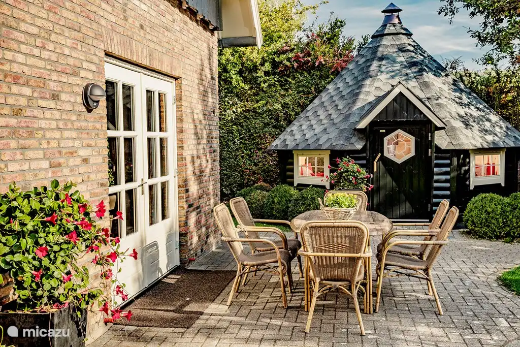 Terrasse mit finnischem Kota