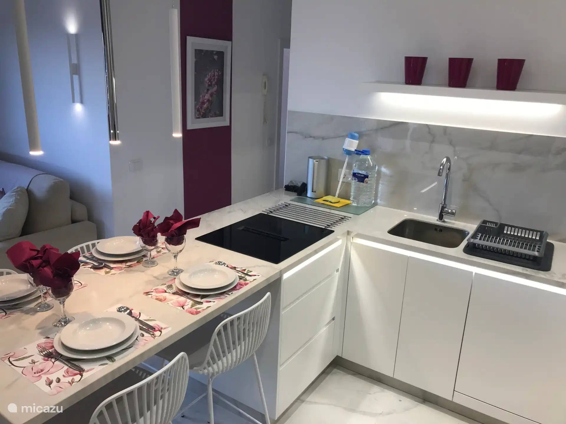 Küche mit Kochinsel 
Ferienwohnung 103