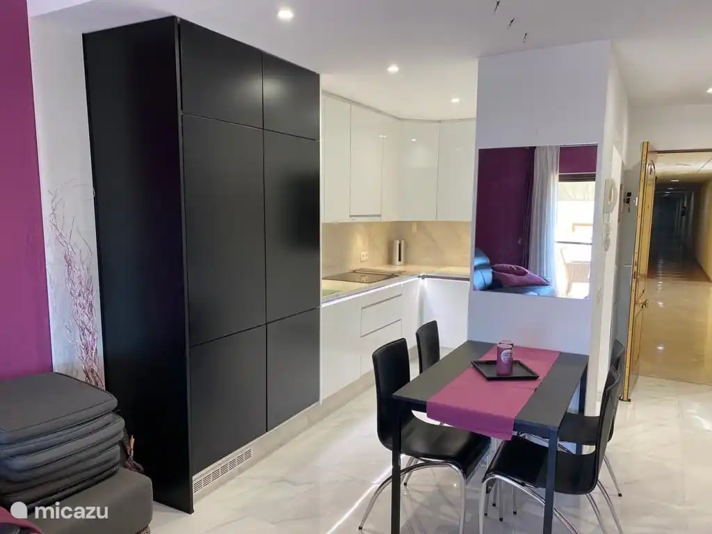 Küche und Esstisch
Wohnung 102