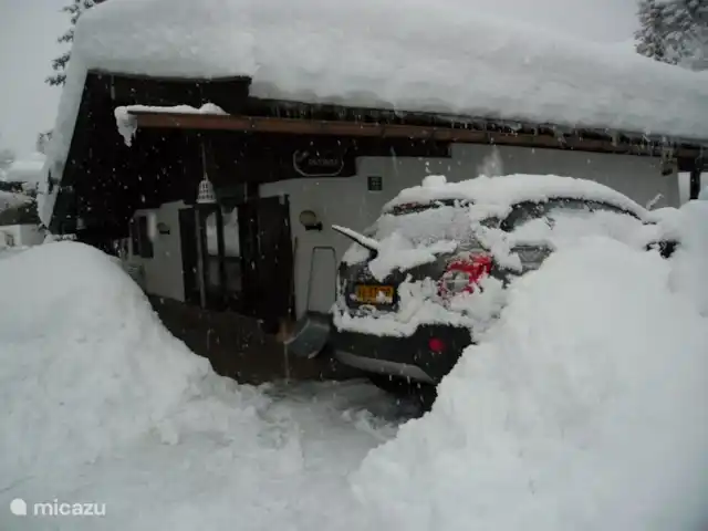 Maison Olthof | Autriche, Tyrol, Ellmau - chalet ...la déneigeuse permet d'accéder à la maison...bien qu'il faille parfois donner un coup de main...