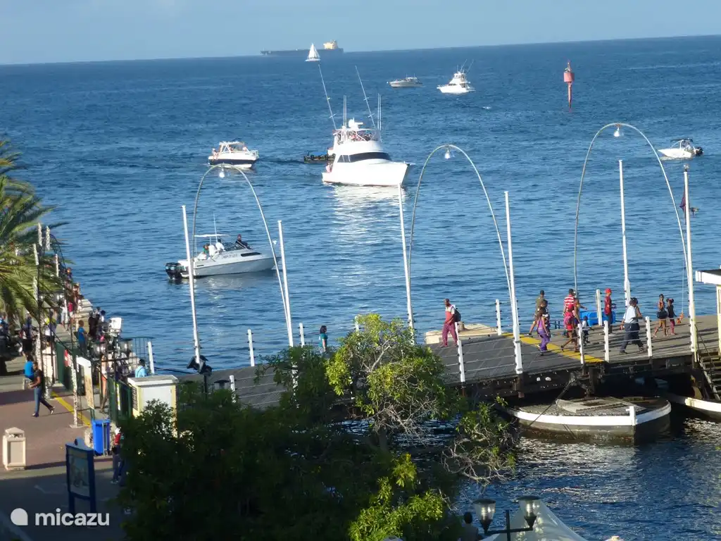 uitzicht vanaf balkon appartement  2