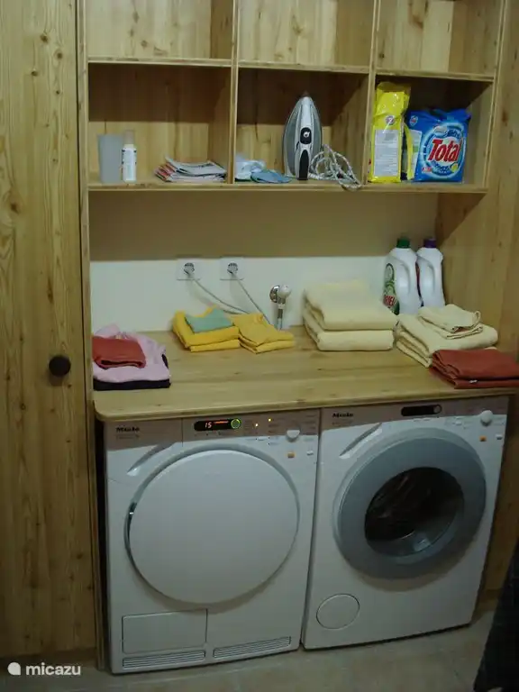 Im technischen Bereich sind die Waschmaschine und Trockner.