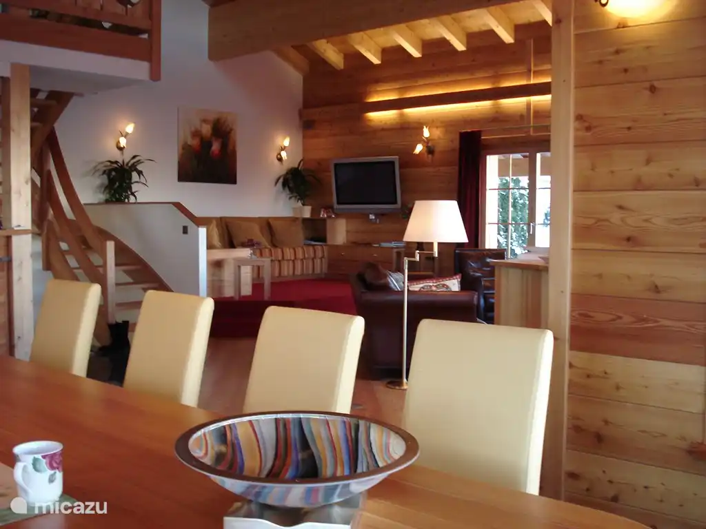 Der Erker Blick auf den Fernseh / Lesen.