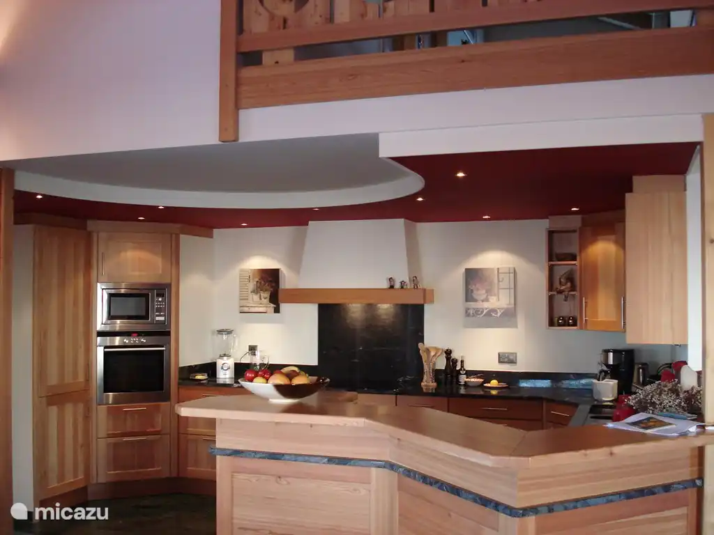 Die offene Küche ist voll ausgestattet.
Die Bar ist ein Ort, um einige angenehme Zeit zu verbringen.