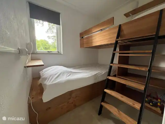 Rouge-gorge | Pays-Bas, Gueldre, Ermelo - bungalow Chambre confortable (pour enfants) avec lits superposés d’angle.