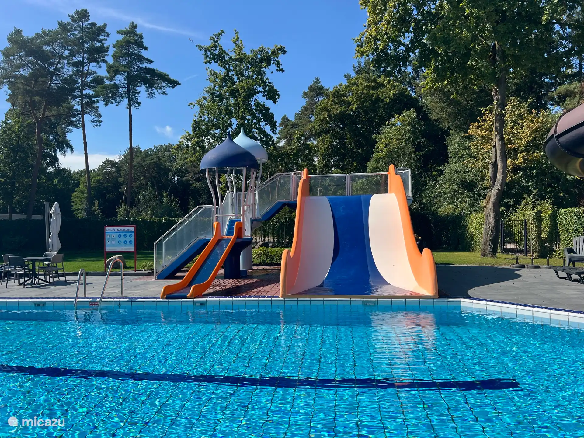 Außenpool mit Rutschen, für jeden etwas dabei.