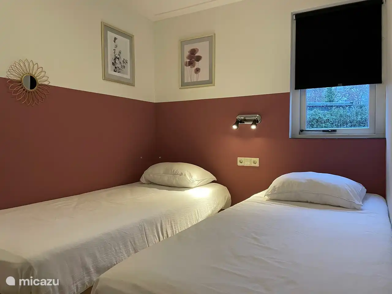 Gemütliches Doppelzimmer mit getrennten Betten. Natürlich mit der Möglichkeit, die Betten zusammen zu schieben.