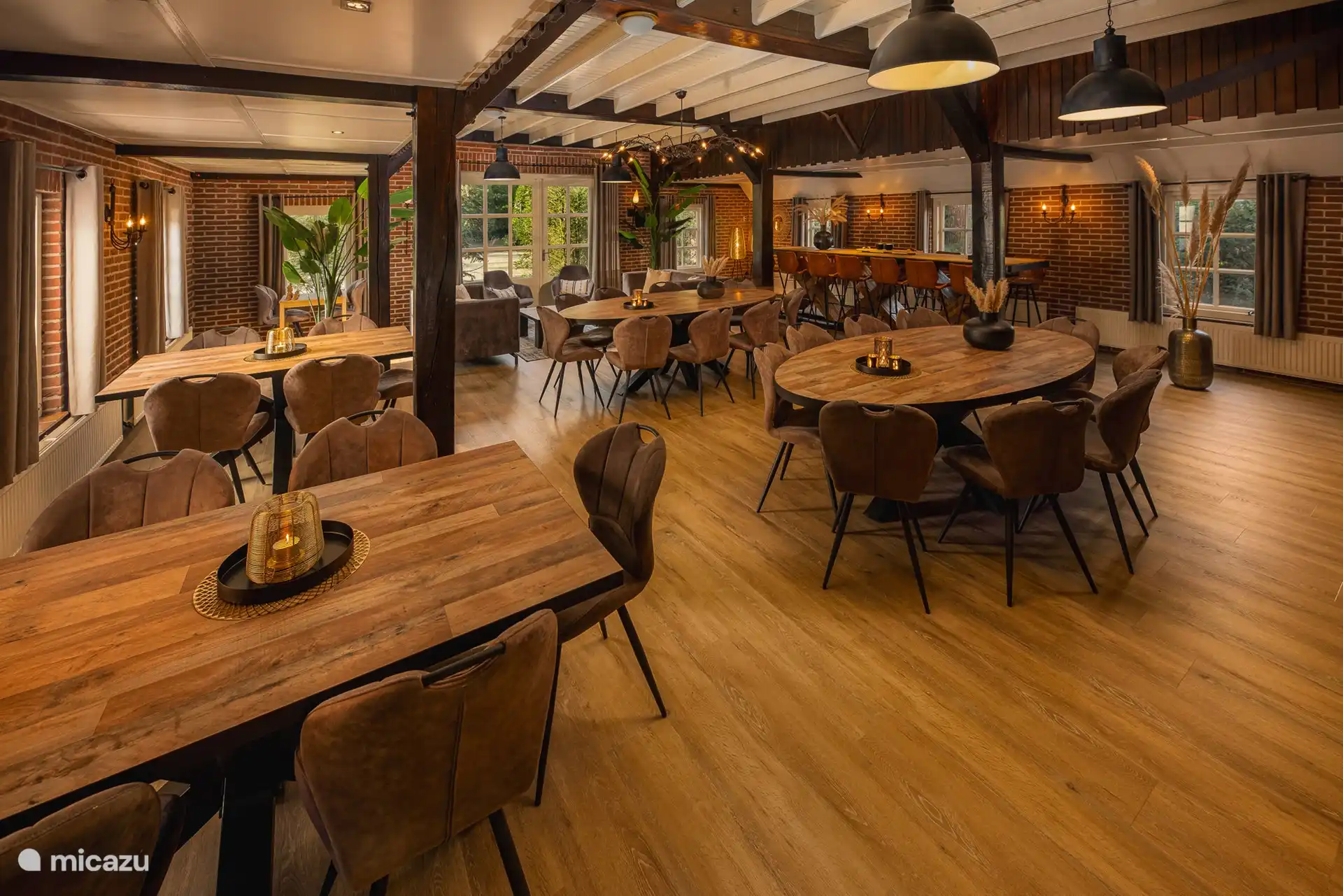 Gemütliches Wohnzimmer mit Sitzecke