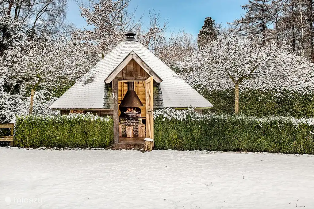 Finnischer Kota im Winter