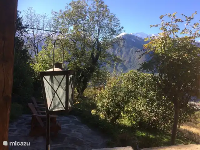 casa de susa en Italia, Piamonte, Susa - casa rural / cabaña vista desde el porche