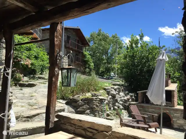 casa de susa en Italia, Piamonte, Susa - casa rural / cabaña vista desde el porche