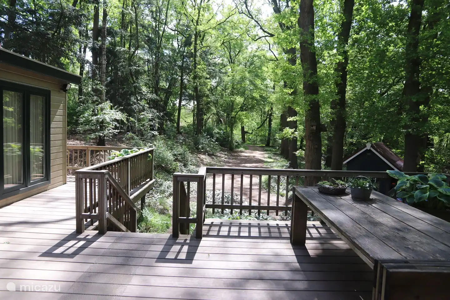 uitzicht over de toegangsweg naar Olde Meule.