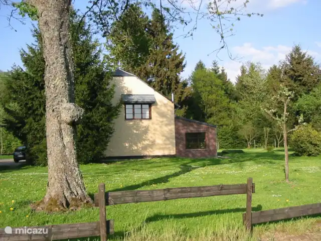 Location de Vacances Belgique, Ardennes, Gedinne, maison de vacances - Gîte Vencimont Maison annexe avec beau jardin