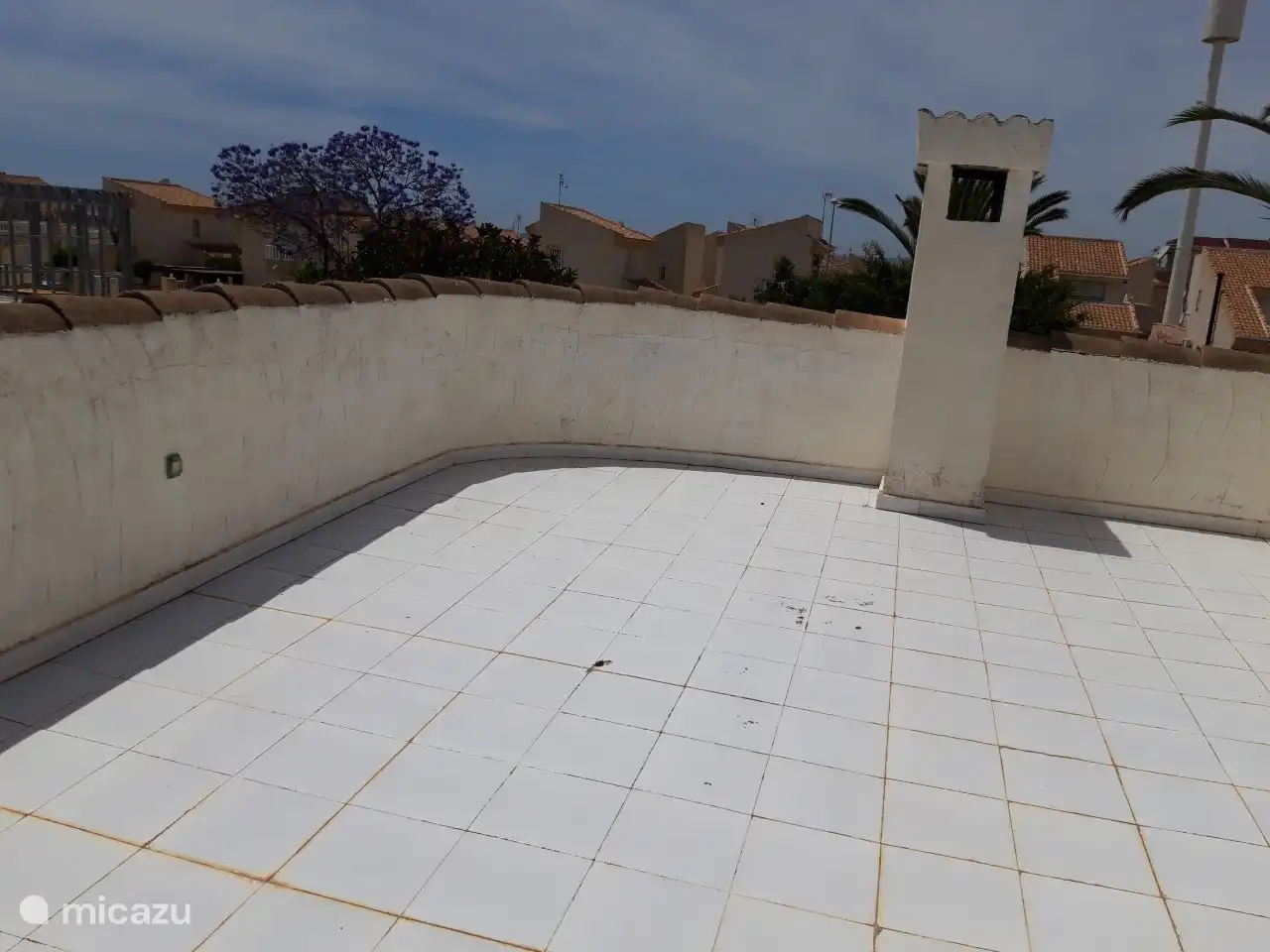 Die Sonnendachterrasse, windgeschützt ist es schön, sich im Frühling und Herbst dort aufzuhalten.