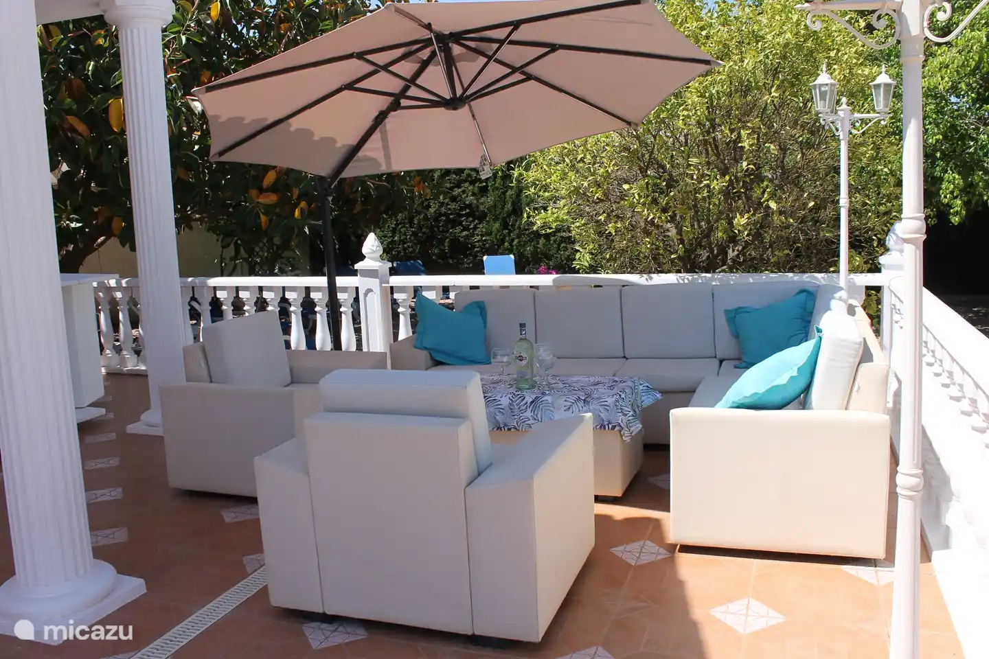 ist es trotzdem zu heiß, kein problem der beleuchtete sonnenschirm schützt sie vor zu hartnäckiger uv-strahlung.