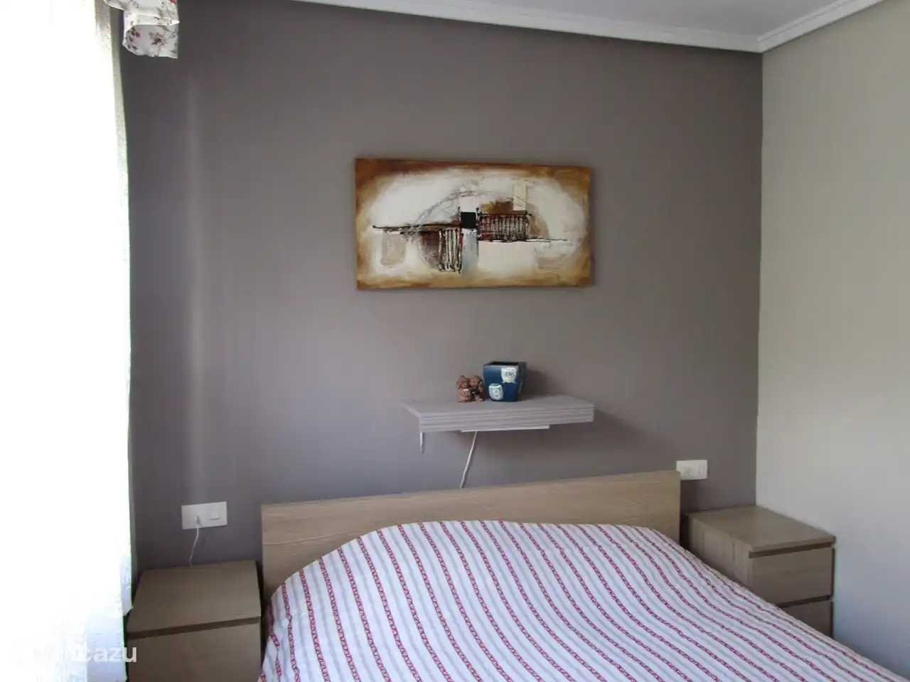 Schlafzimmer in der Villa mit Einbauschrank und Klimaanlage