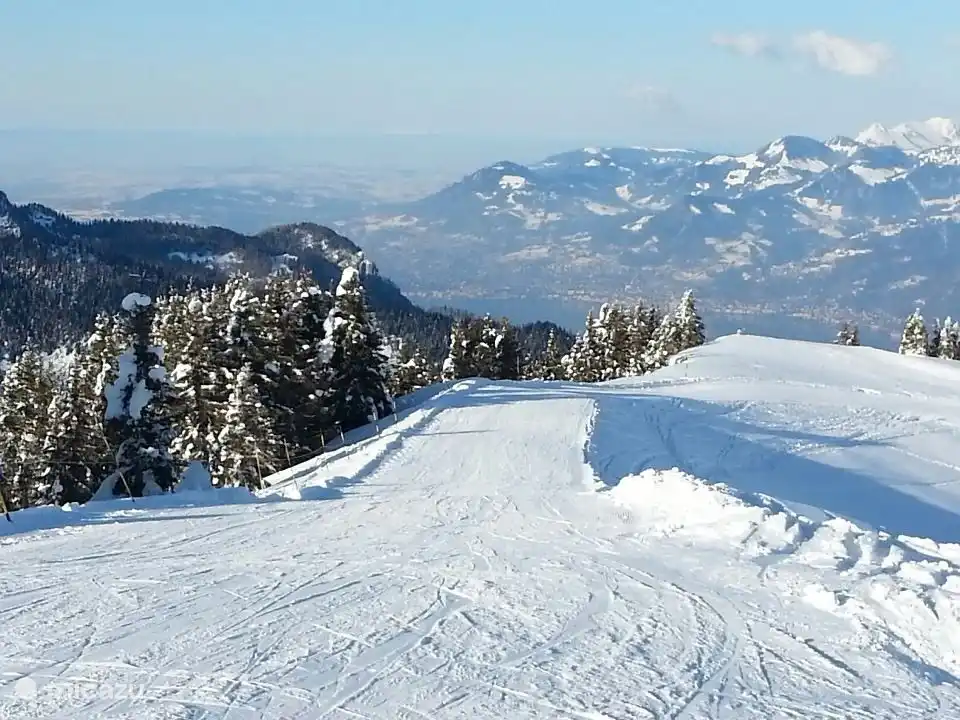 Esquiar con vistas al lago de Ginebra