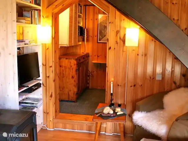 Chalet Mignon vrijstaand & zonnig huren in Zwitserland, Wallis, Torgon - chalet Zitkamer met hoekje bij de houtkachel