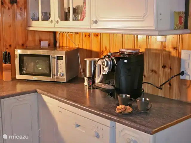 Chalet Mignon vrijstaand & zonnig huren in Zwitserland, Wallis, Torgon - chalet Keuken met o.a luxe koffiemachine