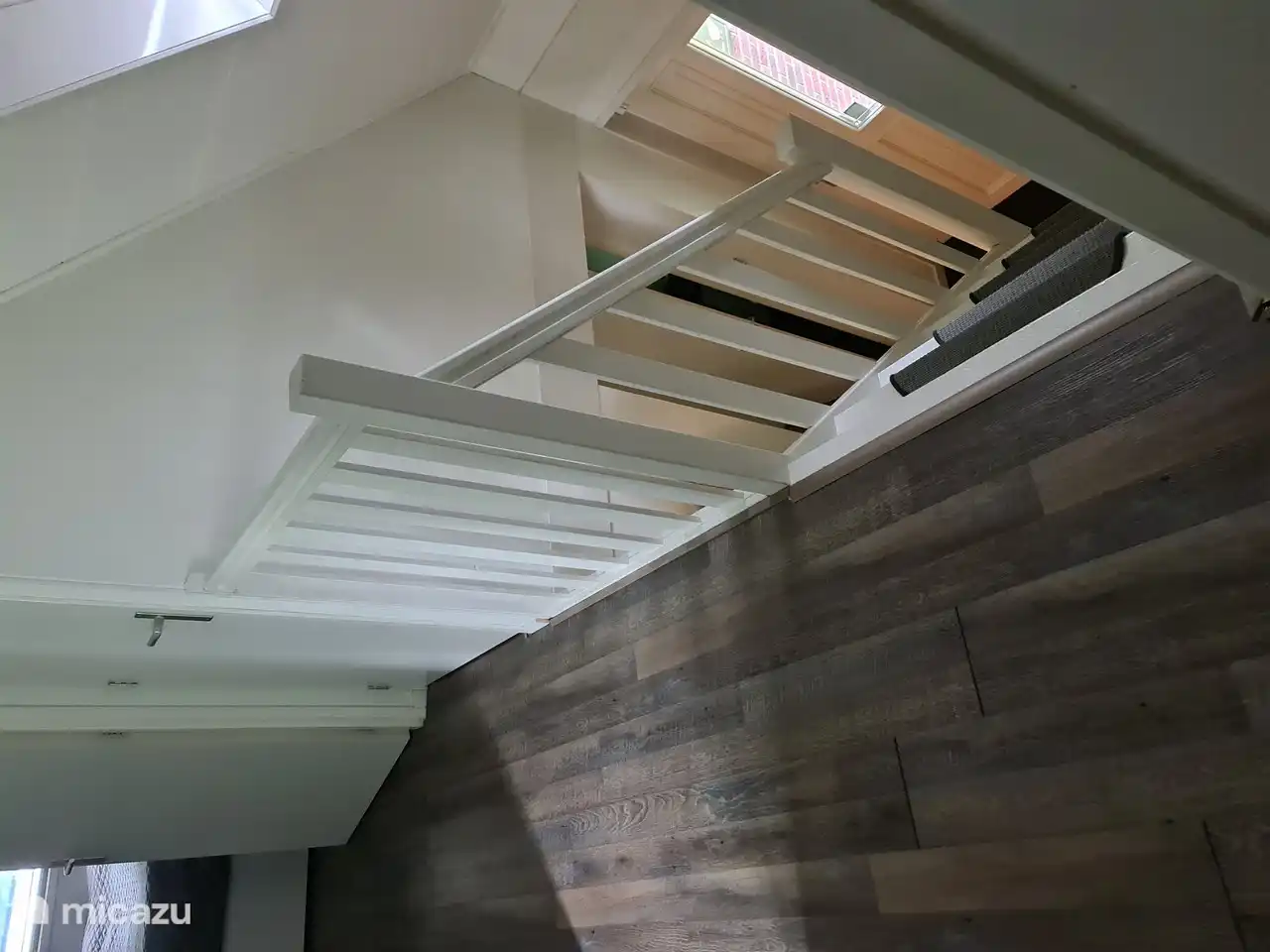 Haus von Orange, Treppenabsatz zu Schlafzimmern und Badezimmer im Obergeschoss.