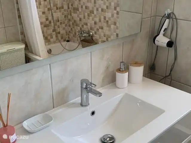 Villa Costa Blanca huren in Spanje, Costa Blanca, Pedreguer - villa badkamer met ligbed en groot badmeubel
