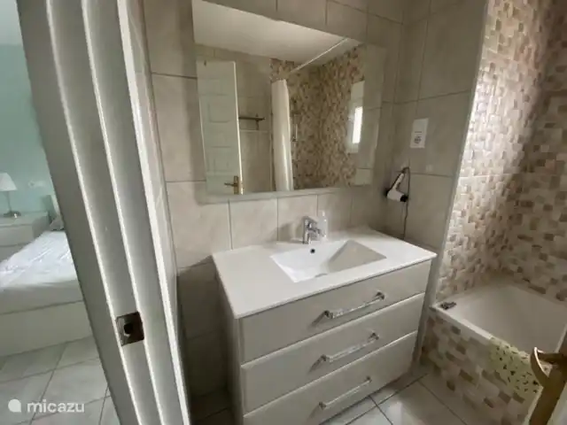 Villa Costa Blanca huren in Spanje, Costa Blanca, Pedreguer - villa Badkamer met ligbad en grote wastafel