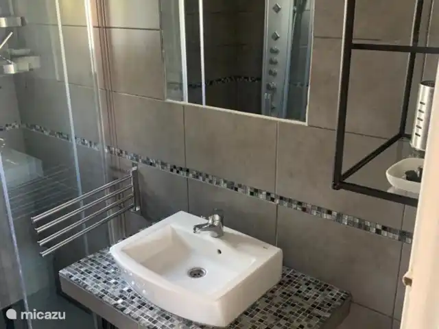 Villa Costa Blanca huren in Spanje, Costa Blanca, Pedreguer - villa wastafel en toilet inloopdouche 2 de badkamer