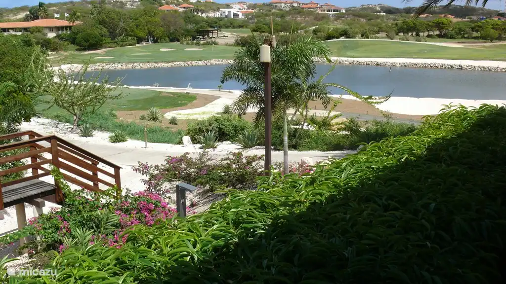 Vue depuis le porche.