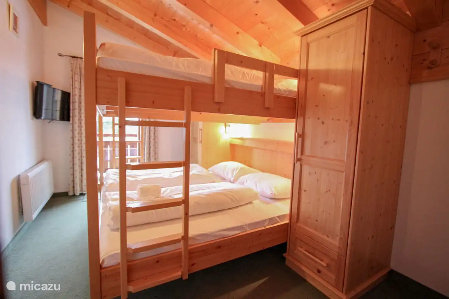 Slaapkamer met balkon