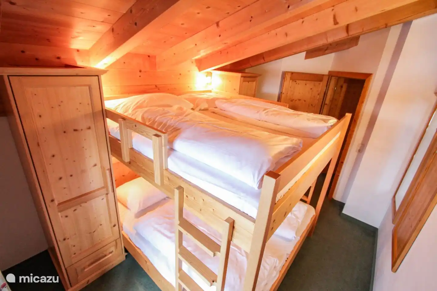 Slaapkamer met balkon