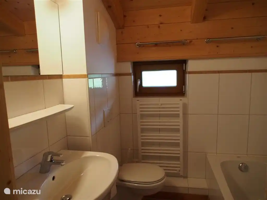 Eines der beiden Bäder