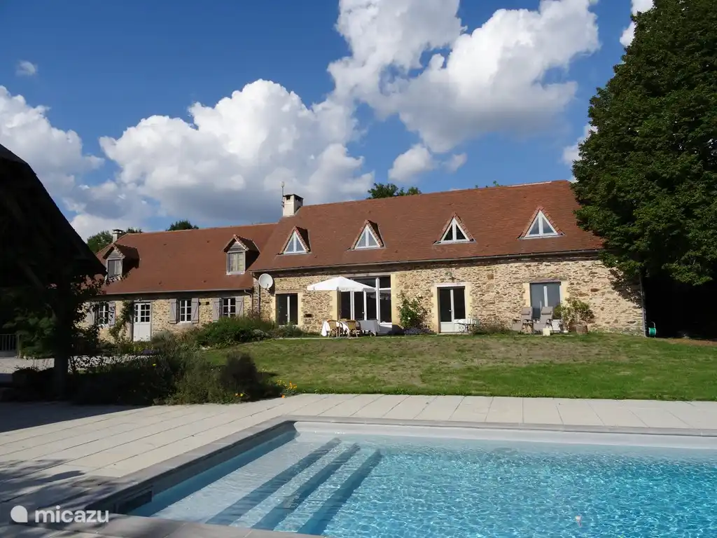 Villavacances aus der Landschaft gesehen mit dem Haus zu vermieten auf der linken Seite