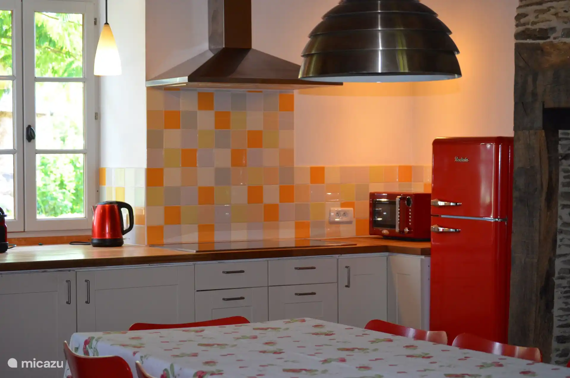 Küche mit allen Geräten