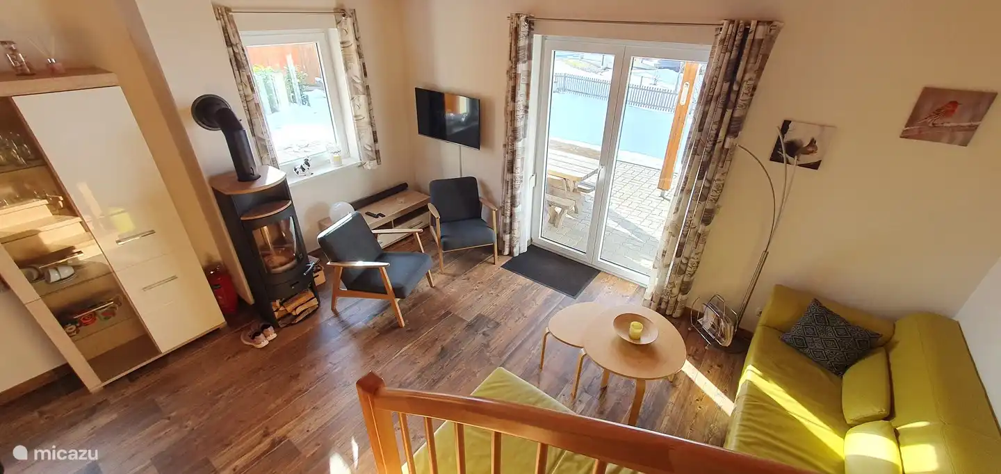 Salon confortable avec de nombreuses options de sièges