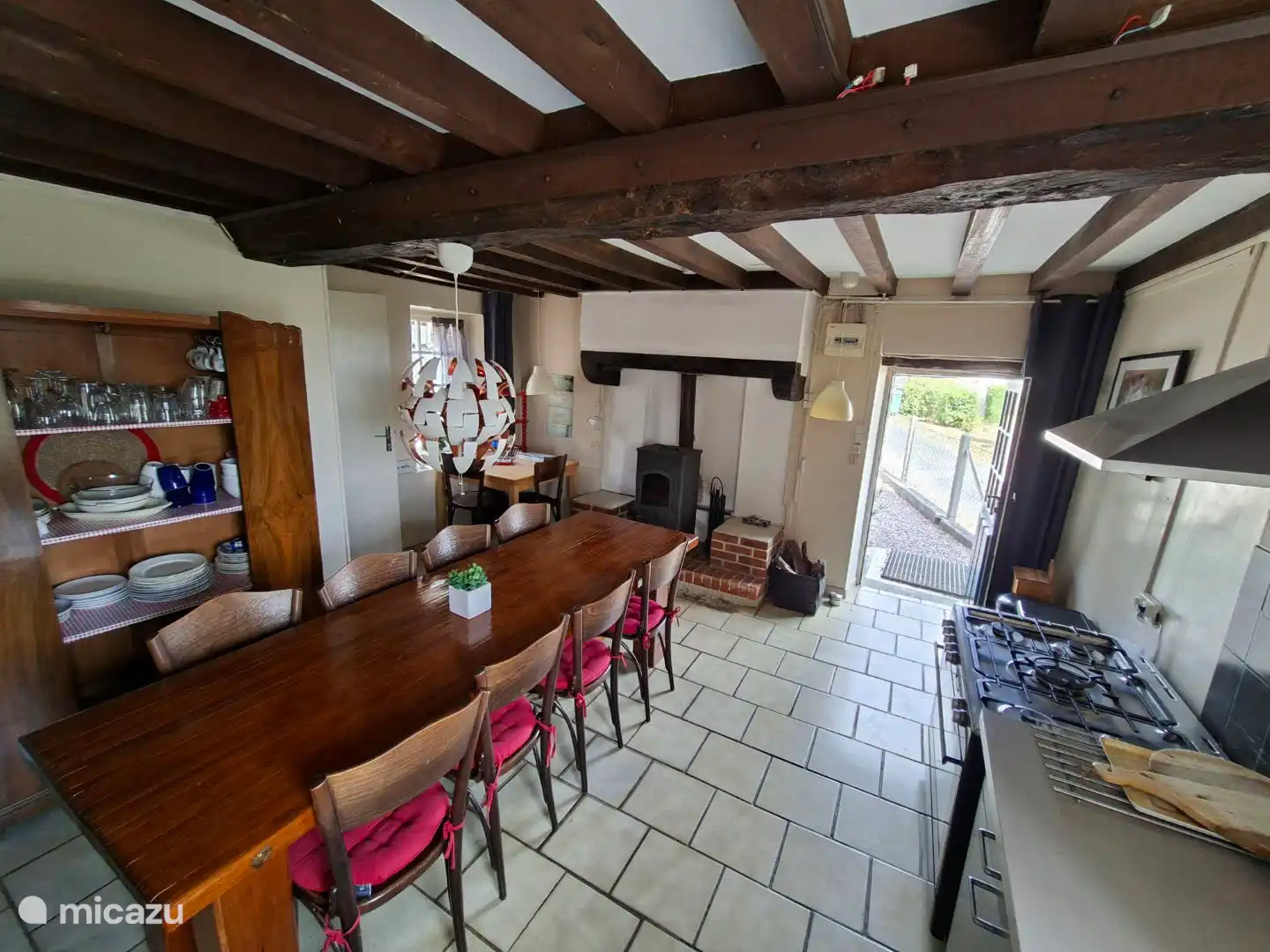 Keuken met deur naar terras