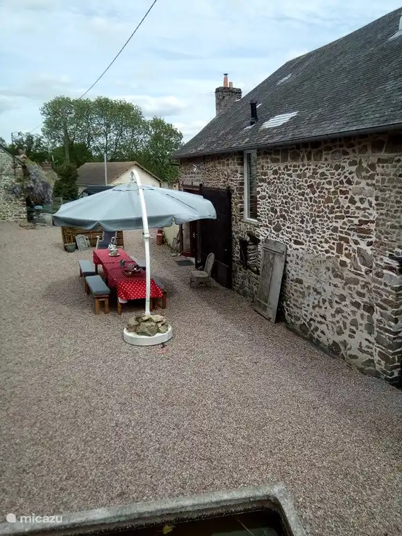 Ingang zijkant Gite Rouge