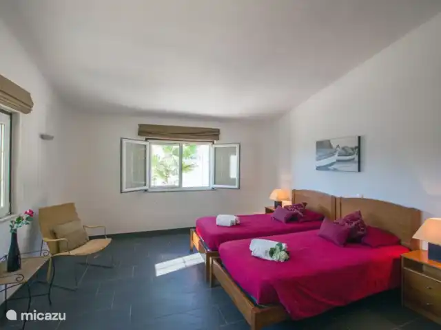 Casa comme Videiras | Portugal, Algarve, Carvoeiro - villa Chambre 3 (avant) avec deux lits simples.