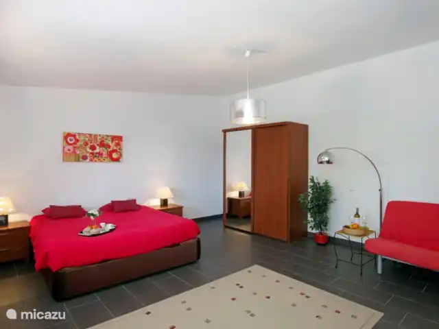 Casa comme Videiras | Portugal, Algarve, Carvoeiro - villa Chambre d'hôtes avec lit king-size et armoire et coin salon/canapé-lit (140 x 190 cm.)