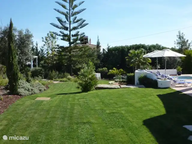 Casa comme Videiras | Portugal, Algarve, Carvoeiro - villa Vue sur le jardin depuis la terrasse de la maison d'hôtes.