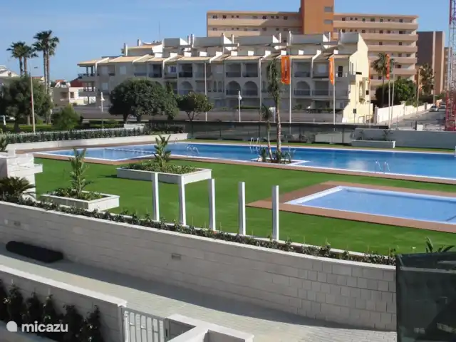 Location de Vacances Espagne, Costa Blanca, Torrevieja, appartement - Appartement de luxe, à 50m de la mer vue de la piscine