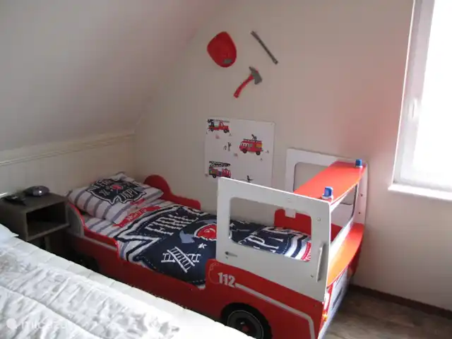Haus Willy (con sauna privada) en Alemania, Baja Sajonia, Bad Bentheim - casa vacacional Dormitorio 1ª planta con cama de bombero de 90 x 200 (máx. 80 kg.) y 2 camas individuales de 80 x 200