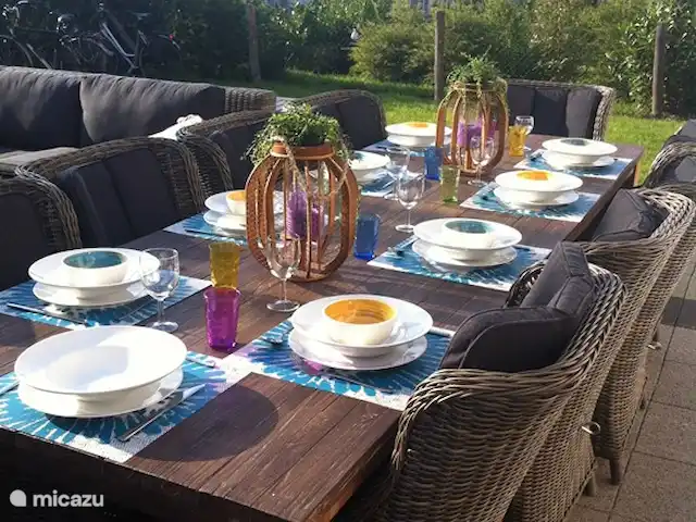 Haus Willy (con sauna privada) en Alemania, Baja Sajonia, Bad Bentheim - casa vacacional Jardín con juego de salón y gran mesa de teca con 10 sillas