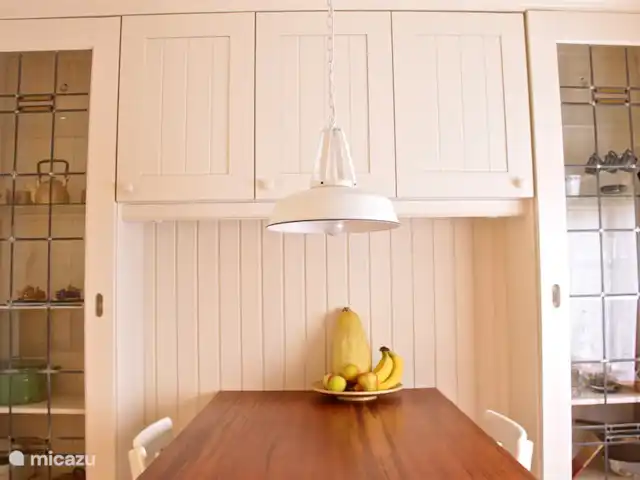 Villa forestière 'De Veenhof' | Pays-Bas, Overijssel, Holten - maison de vacances Nous avons fabriqué ces portes de placard à partir d'anciennes portes de salle de bain.
