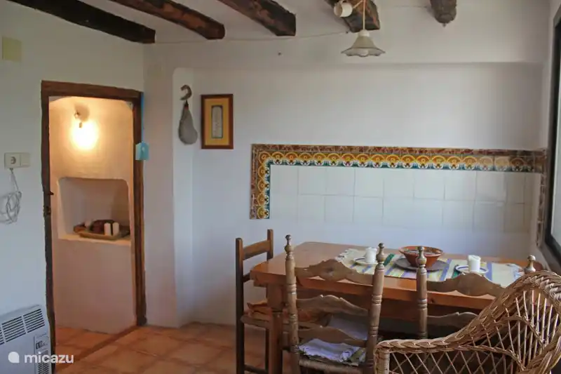 La maison a été rénovée, mais il y a beaucoup d'éléments authentiques.