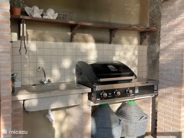 Location de Vacances Italie, Toscane, Garetto, maison de vacances - Casa Sogno Italiano Terrasse privée avec barbecue (3 brûleurs) et cuisinière - idéale pour cuisiner en plein air !