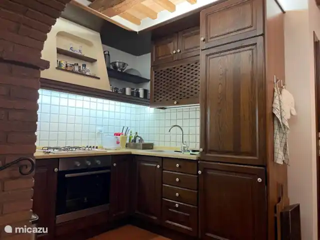 Location de Vacances Italie, Toscane, Garetto, maison de vacances - Casa Sogno Italiano Cuisine avec cuisinière à gaz, four, réfrigérateur et lave-vaisselle