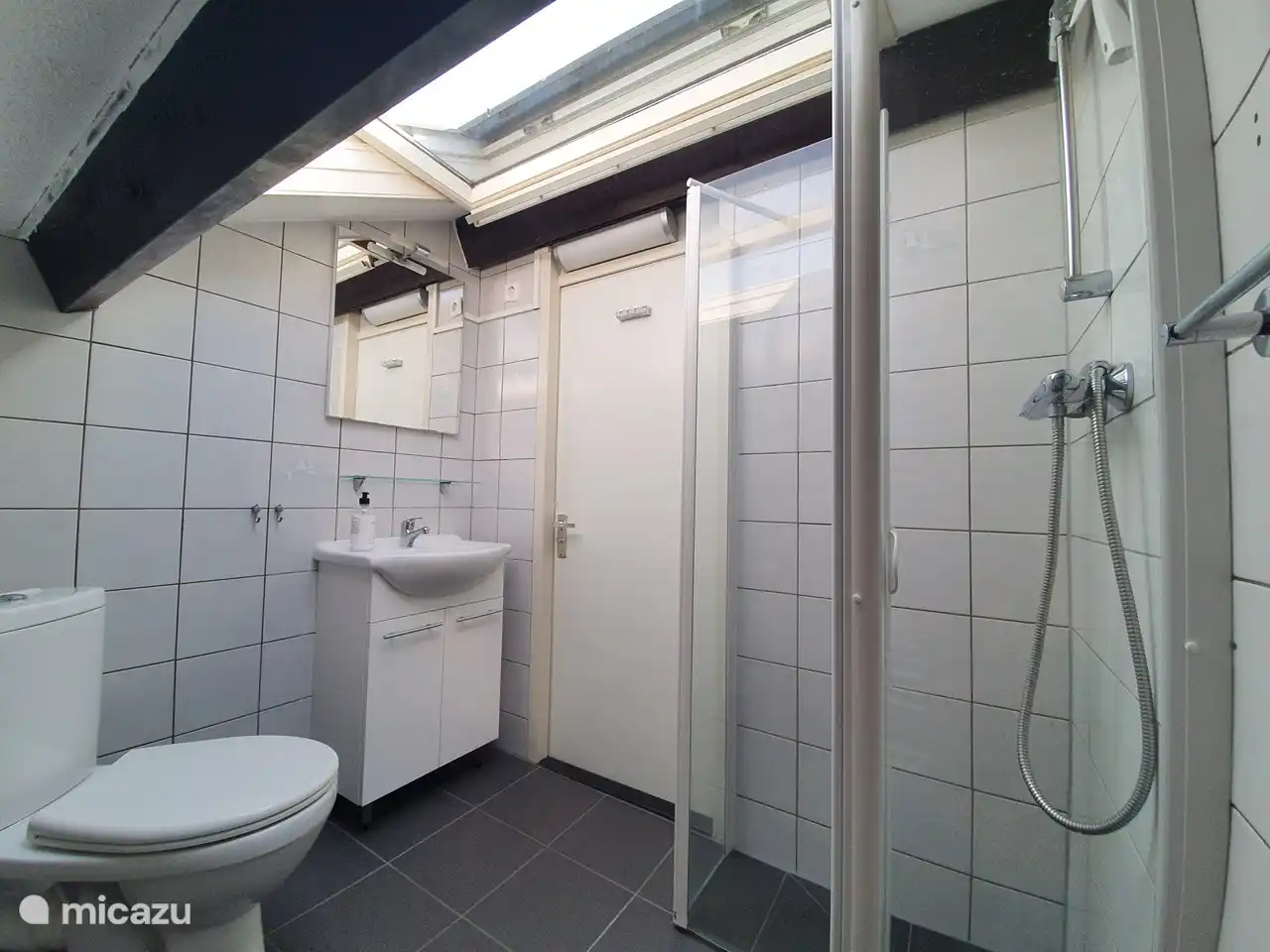 Badezimmer im 1. Stock.