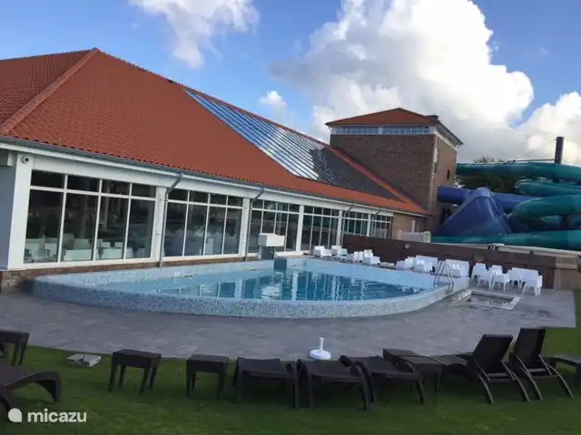 Location de Vacances Pays-Bas, Texel, De Cocksdorp, bungalow - Maison de Texel Piscine extérieure et à droite un des toboggans.