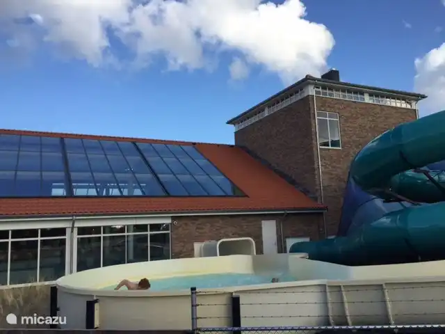 Location de Vacances Pays-Bas, Texel, De Cocksdorp, bungalow - Maison de Texel Piscine arrière avec bassin extérieur et toboggan extérieur.